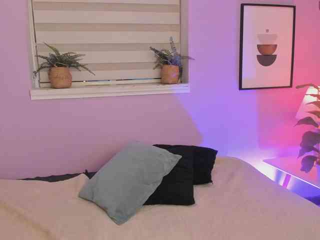 Zara-Blooom webcam