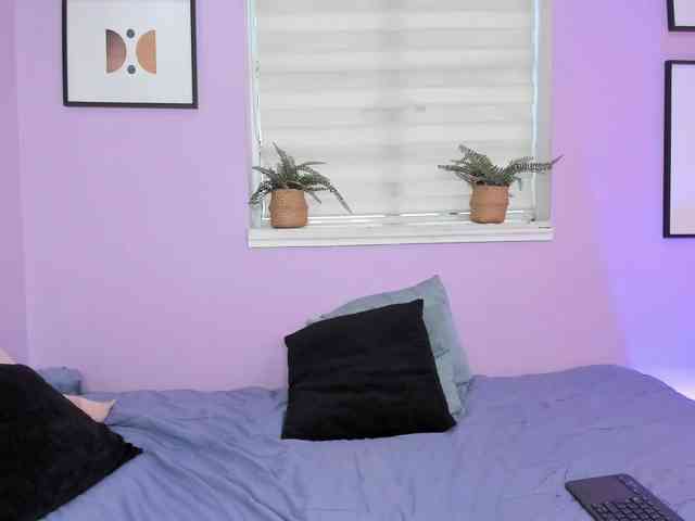 Zara-Blooom webcam