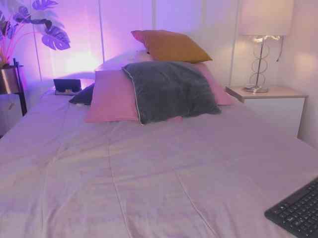Zara-Blooom webcam