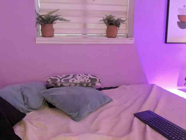 Zara-Blooom webcam