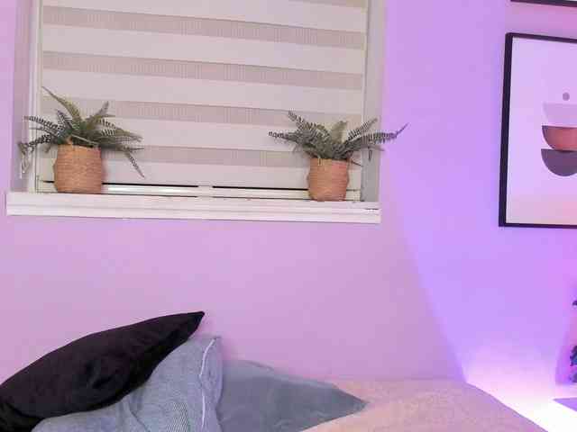 Zara-Blooom webcam