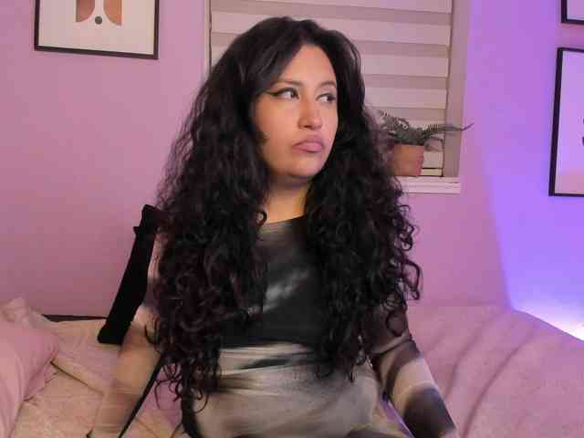 Zara-Blooom webcam