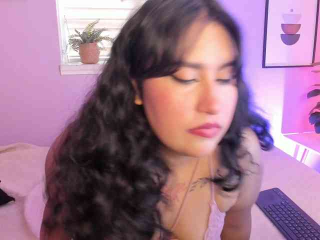 Zara-Blooom webcam