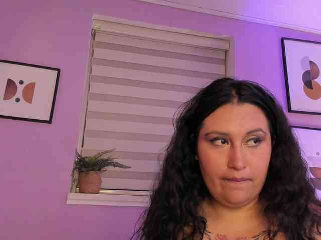 Zara-Blooom webcam