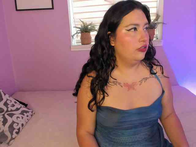 Zara-Blooom webcam
