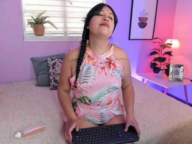 Zara-Blooom webcam