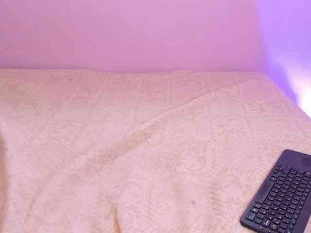 Zara-Blooom webcam
