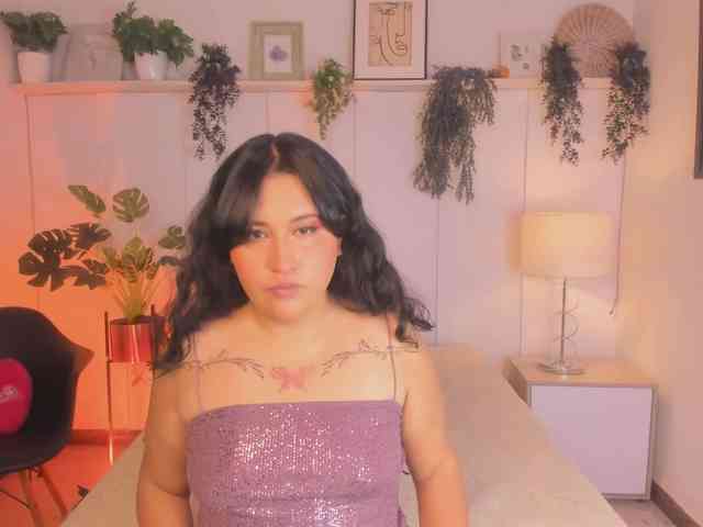 Zara-Blooom webcam
