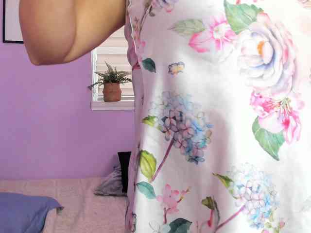 Zara-Blooom webcam
