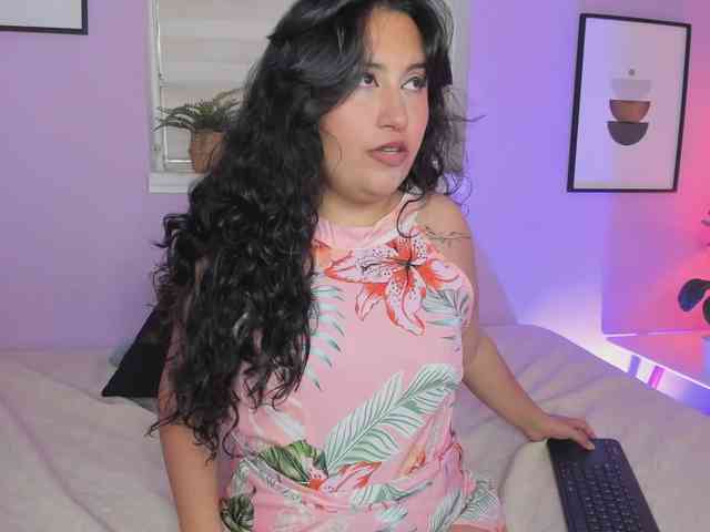 Zara-Blooom webcam