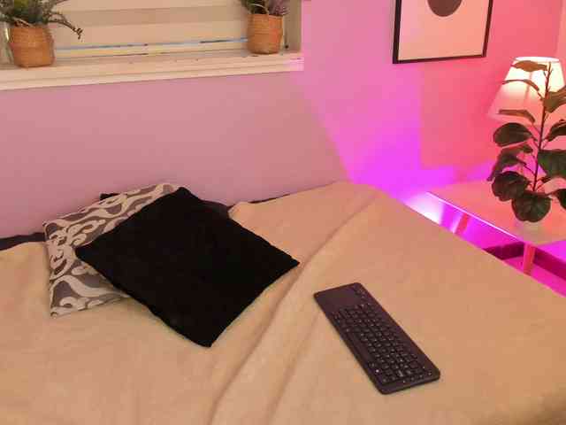 Zara-Blooom webcam
