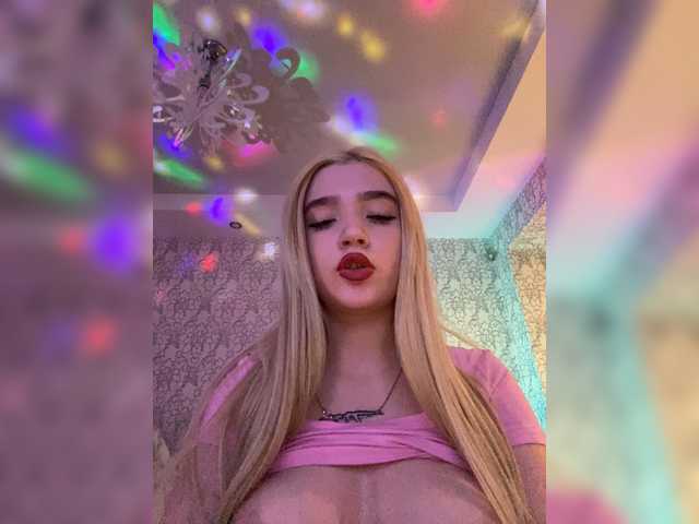 MilanaMike1 live cam