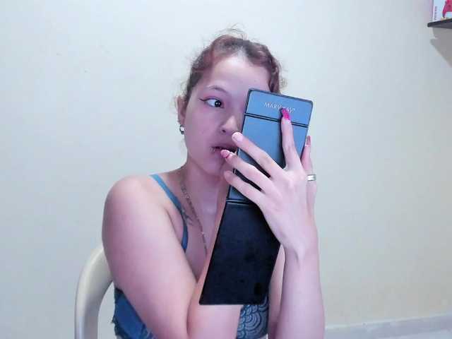 Amaravelvett live cam on BongaCams