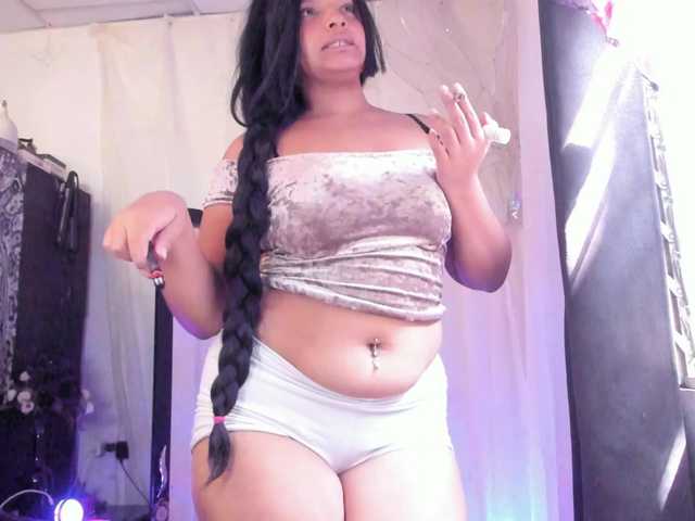 chloe-kisses live cam on BongaCams