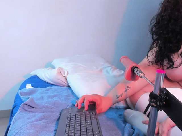 BlairCurvy live cam on BongaCams