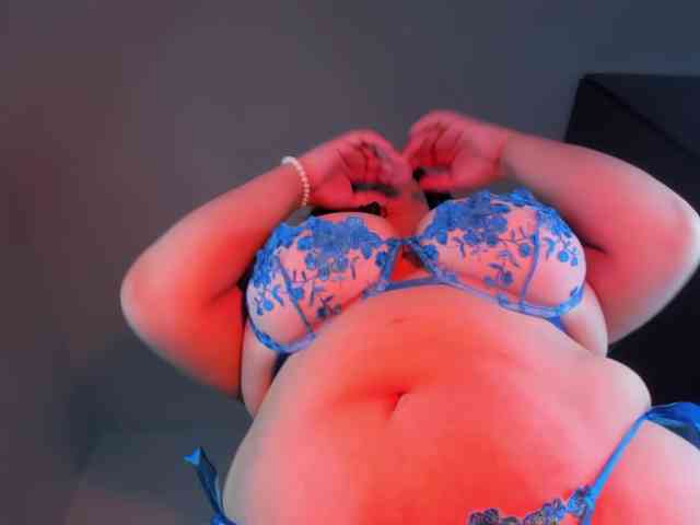 BlairCurvy webcam