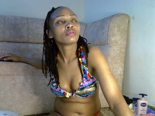 Cutelana live cam on BongaCams