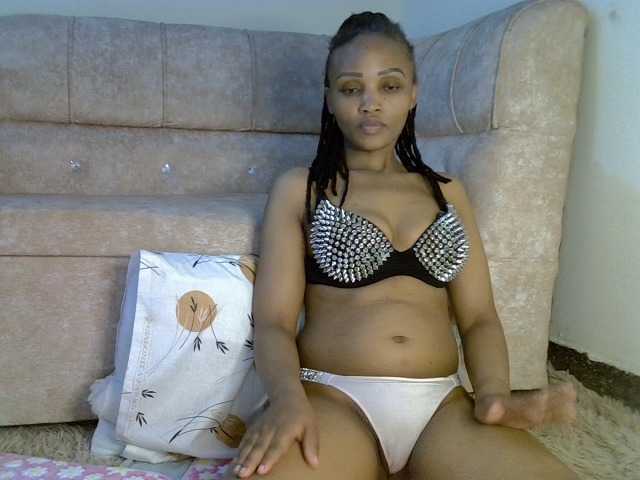 Cutelana live cam on BongaCams