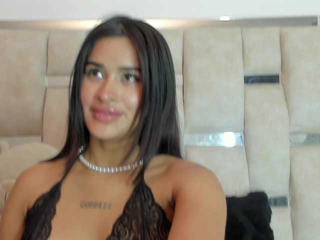 Lizzy-Bonnie live cam on UnifiedCams