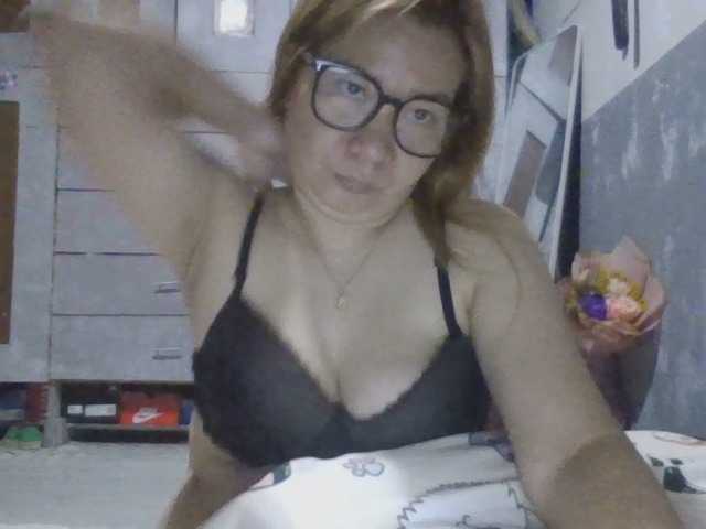 Shaylicious webcam bongacams model stream image
