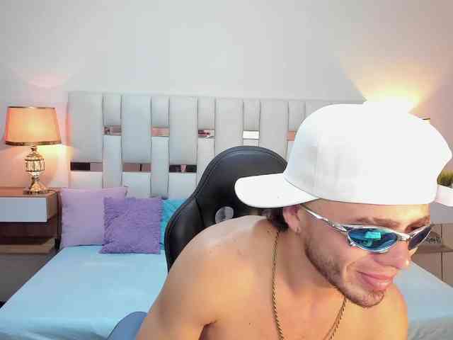 Zeusdamian21 Sex Cam Show