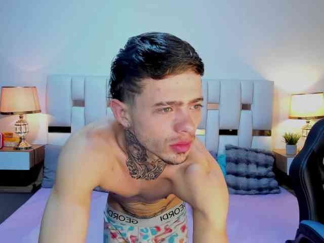 Zeusdamian21 Live Webcam on BongaCams