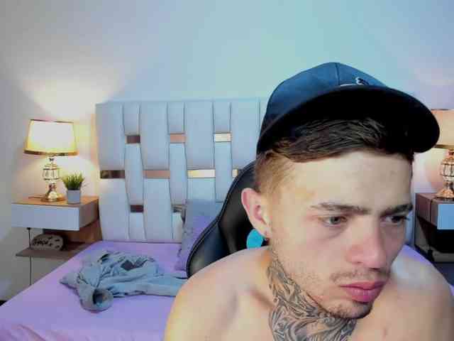 Zeusdamian21 Live Webcam on BongaCams