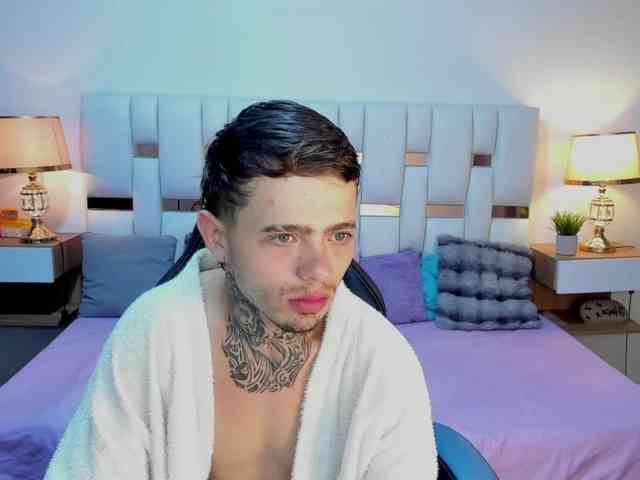Zeusdamian21 Live Webcam on BongaCams