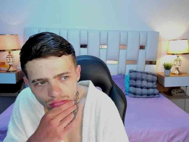 Zeusdamian21 Live Webcam on BongaCams