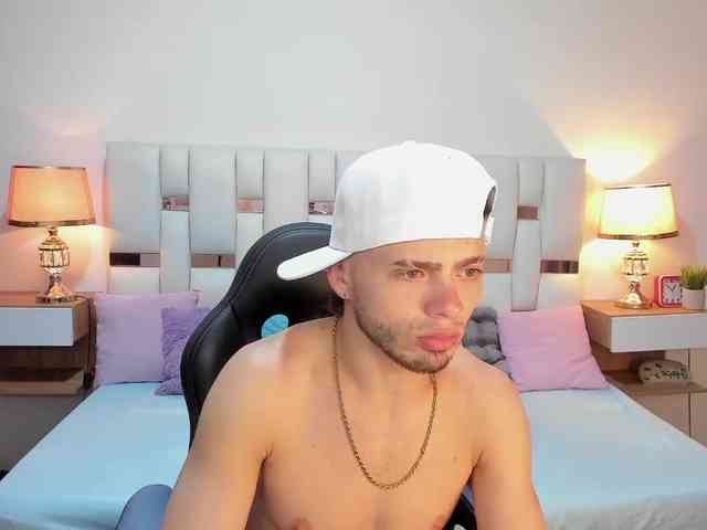 Zeusdamian21 Sex Cam Show