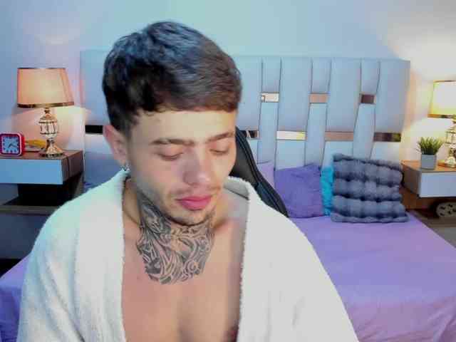 Zeusdamian21 Live Webcam on BongaCams