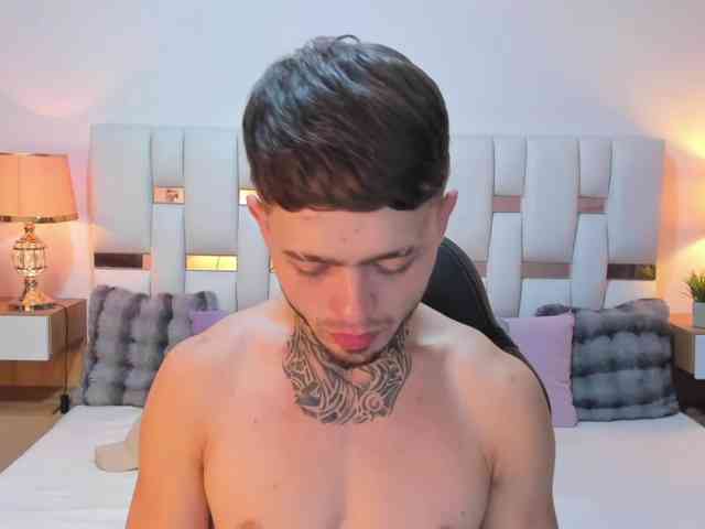 Zeusdamian21 Live Webcam on BongaCams