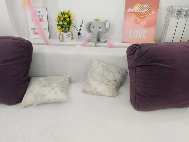 Serennaax live cam on BongaCams