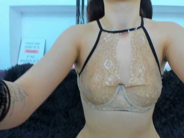 Serennaax live cam on BongaCams