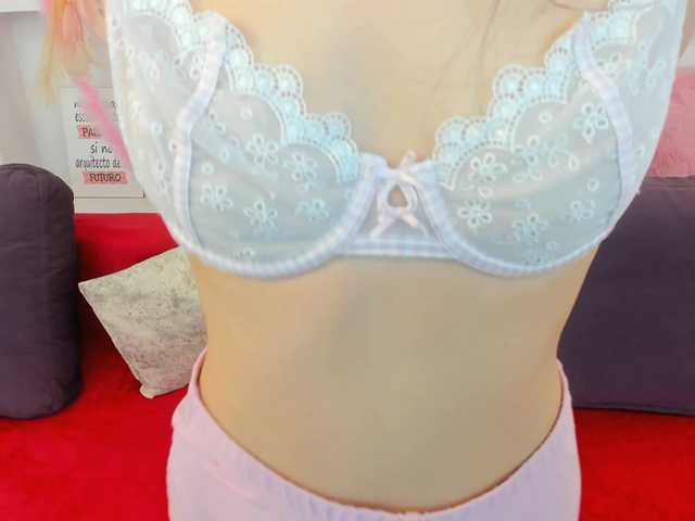 Serennaax live cam on BongaCams