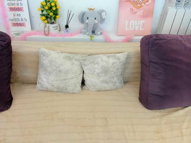 Serennaax live cam on BongaCams