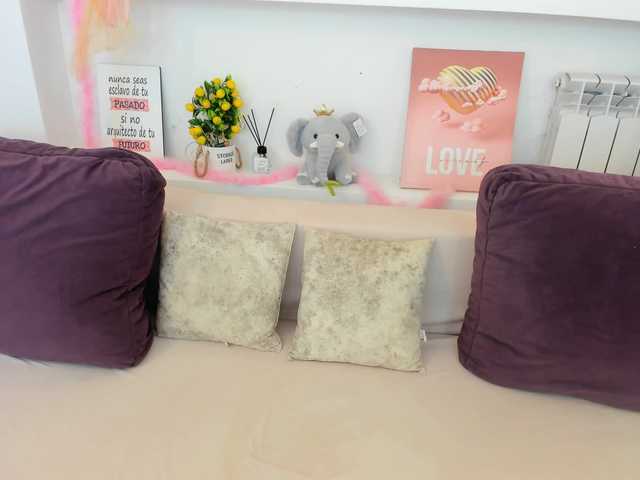 Serennaax live cam on BongaCams
