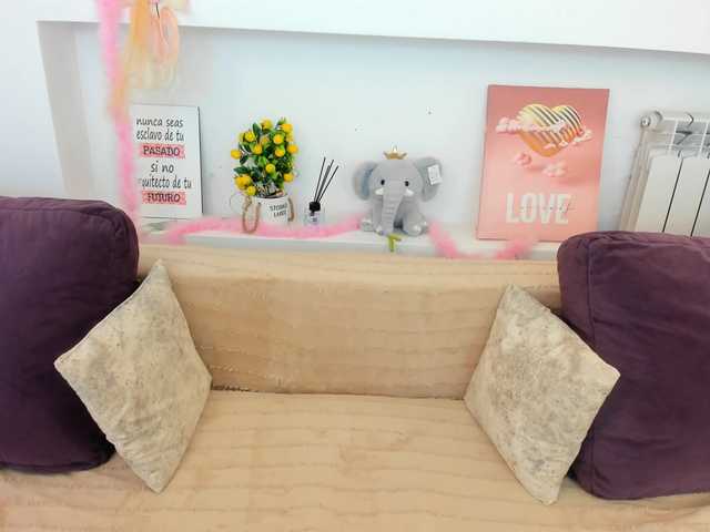 Serennaax live cam on BongaCams