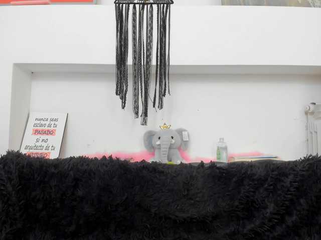 Serennaax live cam on BongaCams