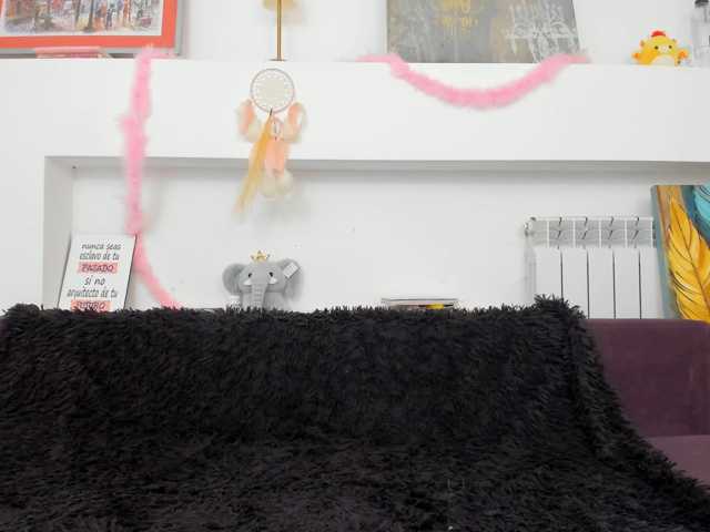 Serennaax live cam on BongaCams