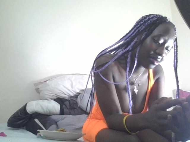 prettyglowing live cam on BongaCams