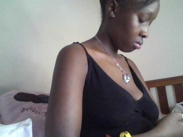 prettyglowing live cam on BongaCams
