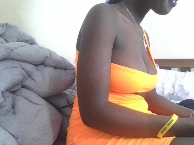 prettyglowing, live now on BongaCams