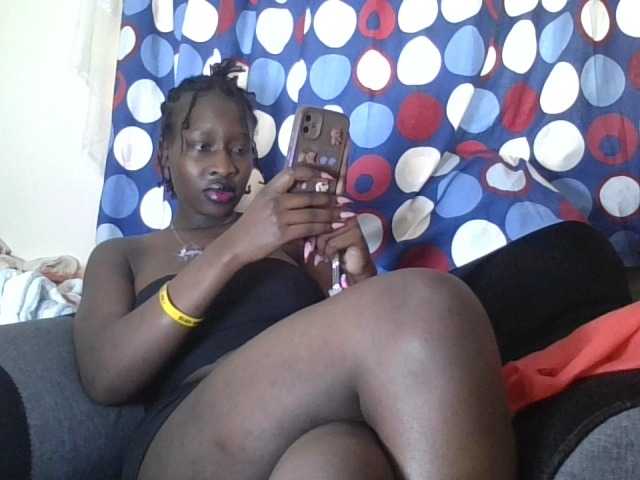 prettyglowing live cam on BongaCams