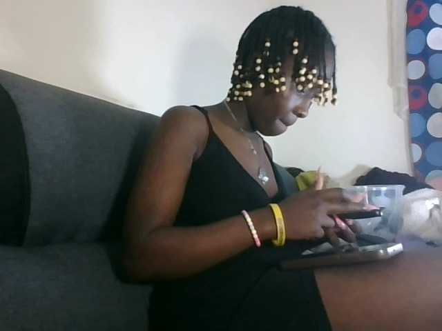 prettyglowing live cam on BongaCams