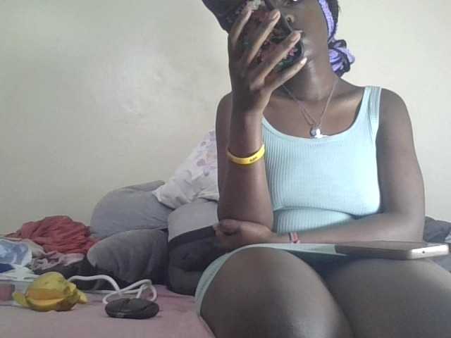 prettyglowing live cam on BongaCams