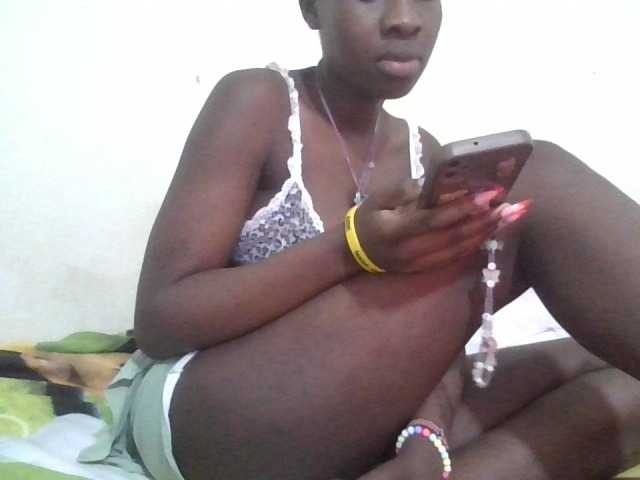 prettyglowing live cam on BongaCams
