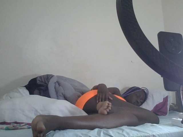 prettyglowing live cam on BongaCams