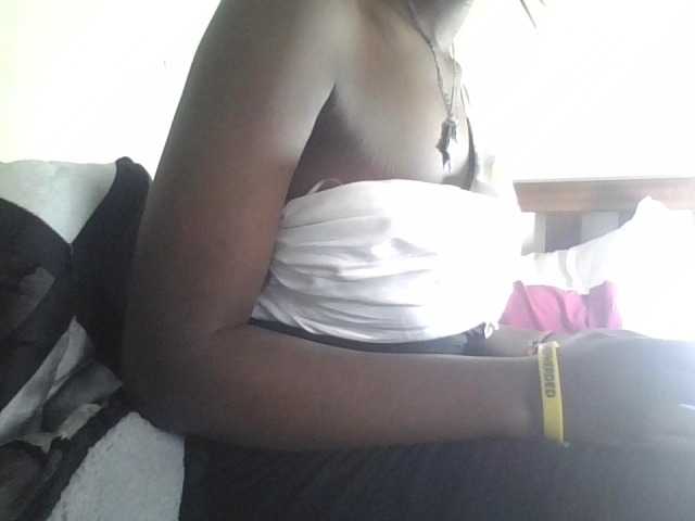 prettyglowing live cam on BongaCams