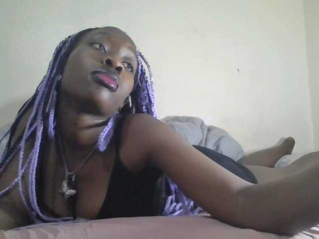 prettyglowing live cam on BongaCams